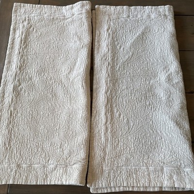 Peacock Alley 2 Cream Matelasse Euro Shams Set 26 x 26 Made In Italy Excellent