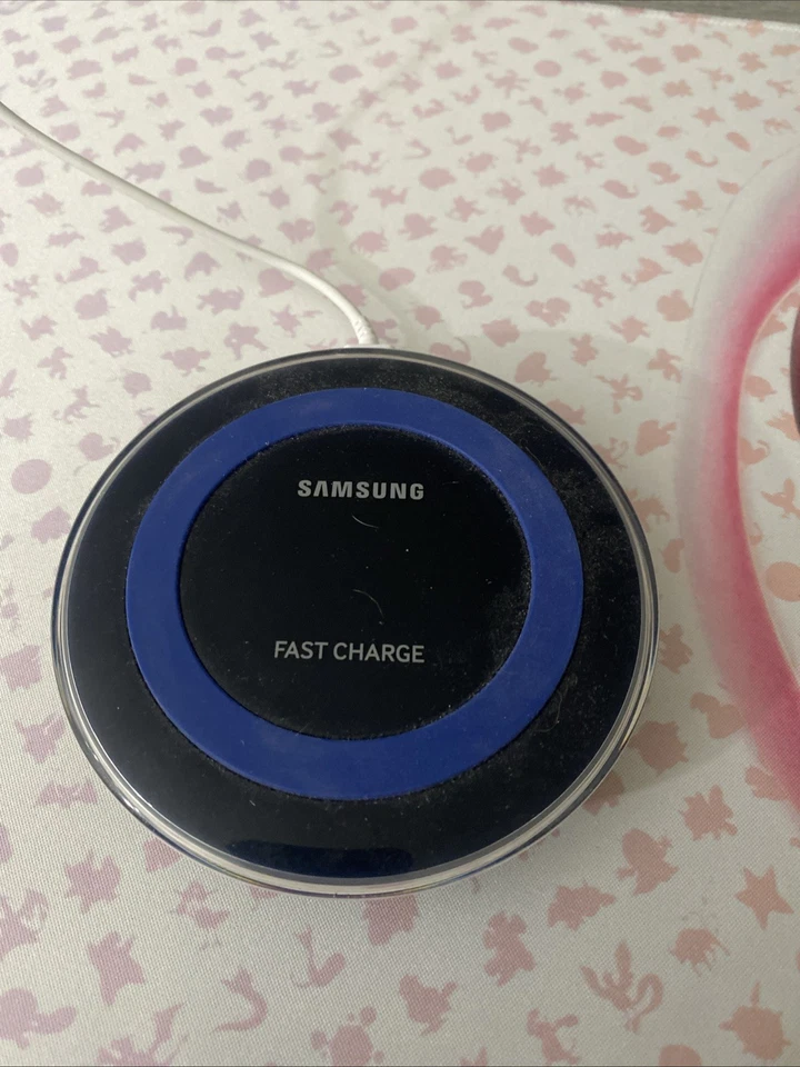 Samsung Fast Wireless Fast Charging Pad - Image 3 of 4