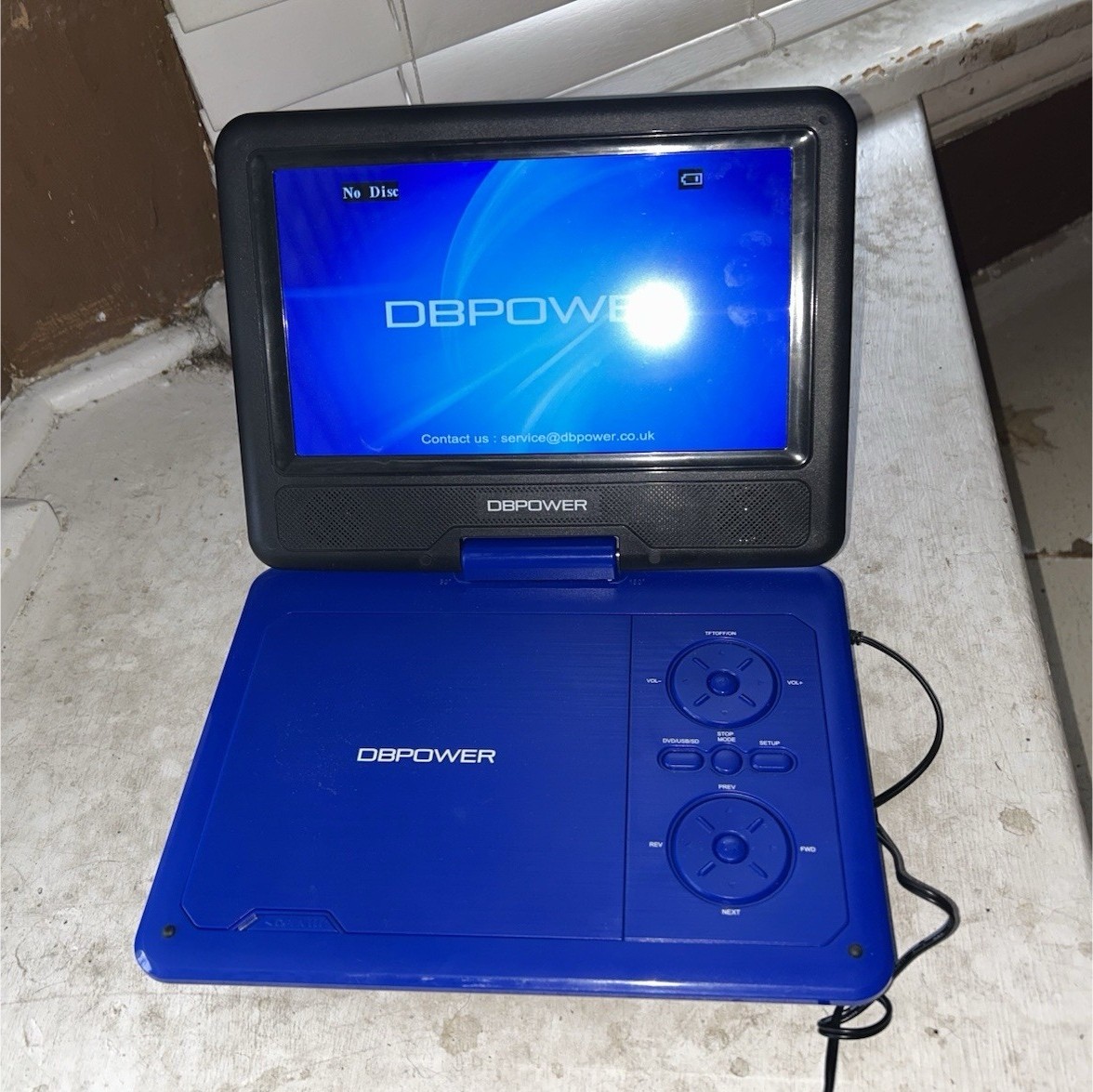 - Swivel Screen - Powers On - Rd