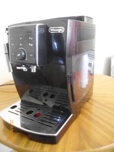 De'Longhi ECAM13.123.B Kaffeevollautomat - Schwarz, sehr kurz in Gebrauch