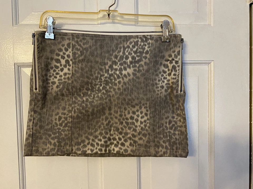 LONDONJEAN Mujer Jean Falda Estampado Leopardo Talla 2 Cintura 30” Foto 4 de 4