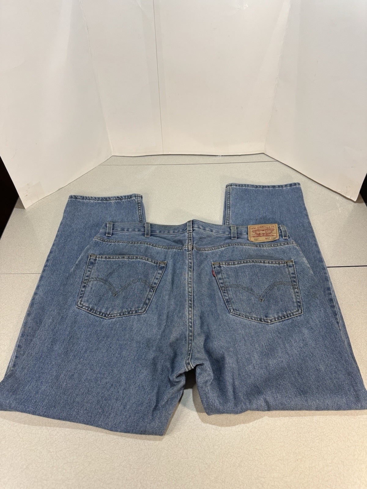 Levi 550 Relaxed Fit Jeans - Size Men’s 42 x 34 - Blue - Red Tag thumbnail 6