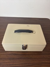 Metal Cash Box grey "x8"x11" with Latch, no key, has plastic tray inside