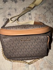 Michael Kors Slater Women Medium Signature Lo...