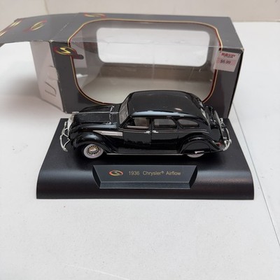 1936 Silver Chrysler Airflow 1:32 Signature Diecast Models