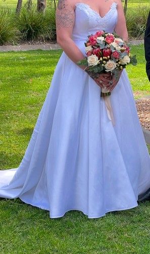 size 16 wedding dress ( Tania Olsen Designer) - Picture 2 of 4