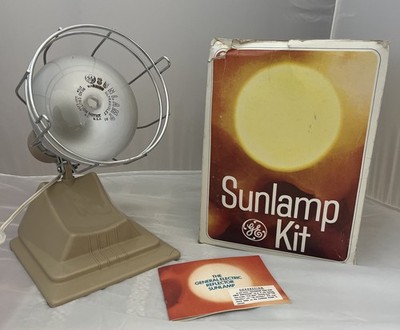 Vtg  GE Suntan Kit Sunlamp with Adjustable Holder Tested & Works + Sunnies TSK5