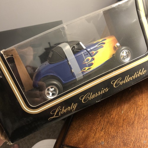 Liberty Classics Matco Tools 1934 Ford Open Wheel Flamed Street Rod 1:24 Diecast - Picture 4 of 12