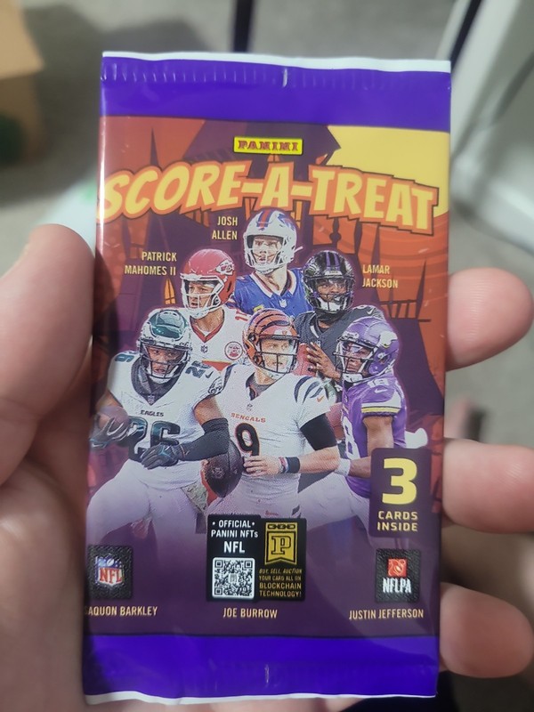 FREE SHIPPING FOOTBALL NFL SCORE A TREAT SEALED PACK FRESH NEW 