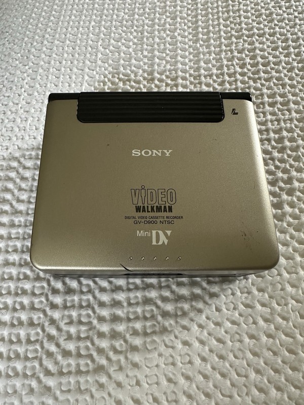 Sony GV-D900 Video Walkman MiniDV Recorder NTSC Built-in LCD Monitor Speaker