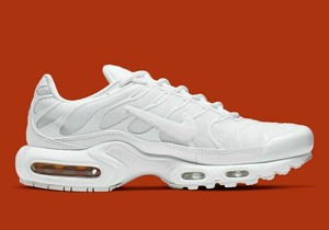 nike air max plus triple white