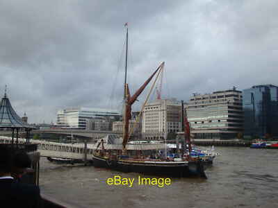 Foto 12x8 Ansicht von Lady Daphne, die am City Pier festgemacht ist, von der Hays Galler c2016