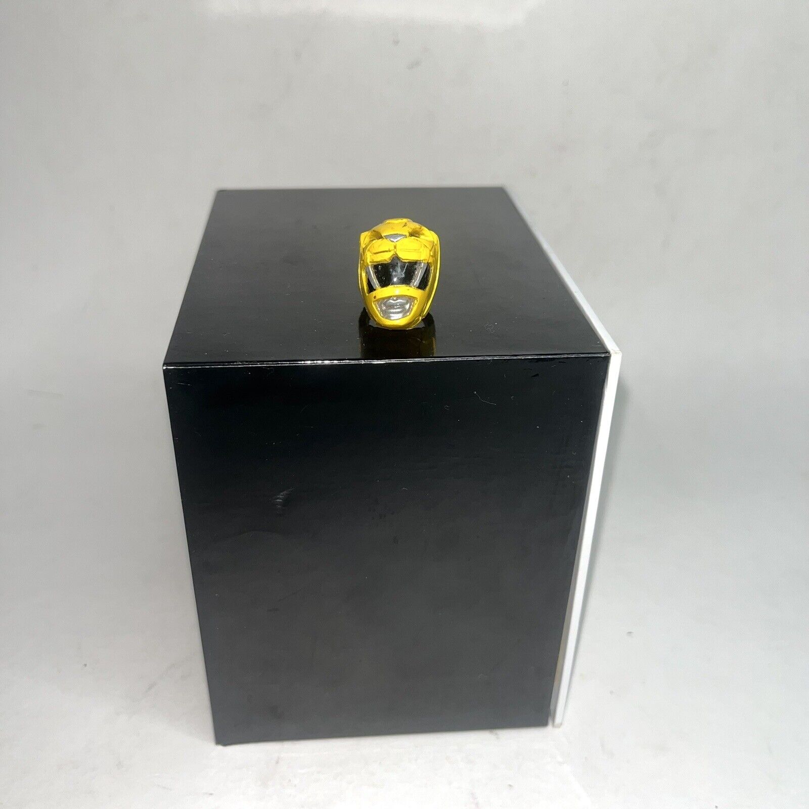 Mighty Morphin’ Power Rangers Yellow Ranger Plastic Ring