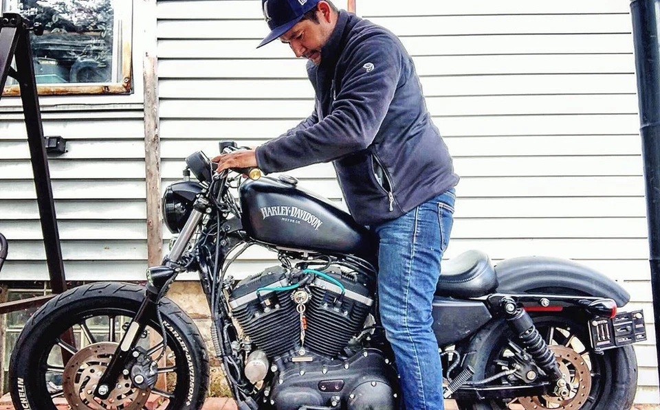 Kit de reubicación de bobina Sportster negro Taylor 8 mm 07+ Harley 48 72 883 1200 sin llave Foto 4 de 4