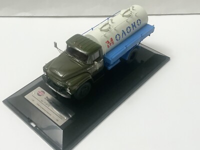 1/43 USSR Milk tanker/truck ACPT 4.1 on chassis ZIL 130 (1986) DIP Models 113019