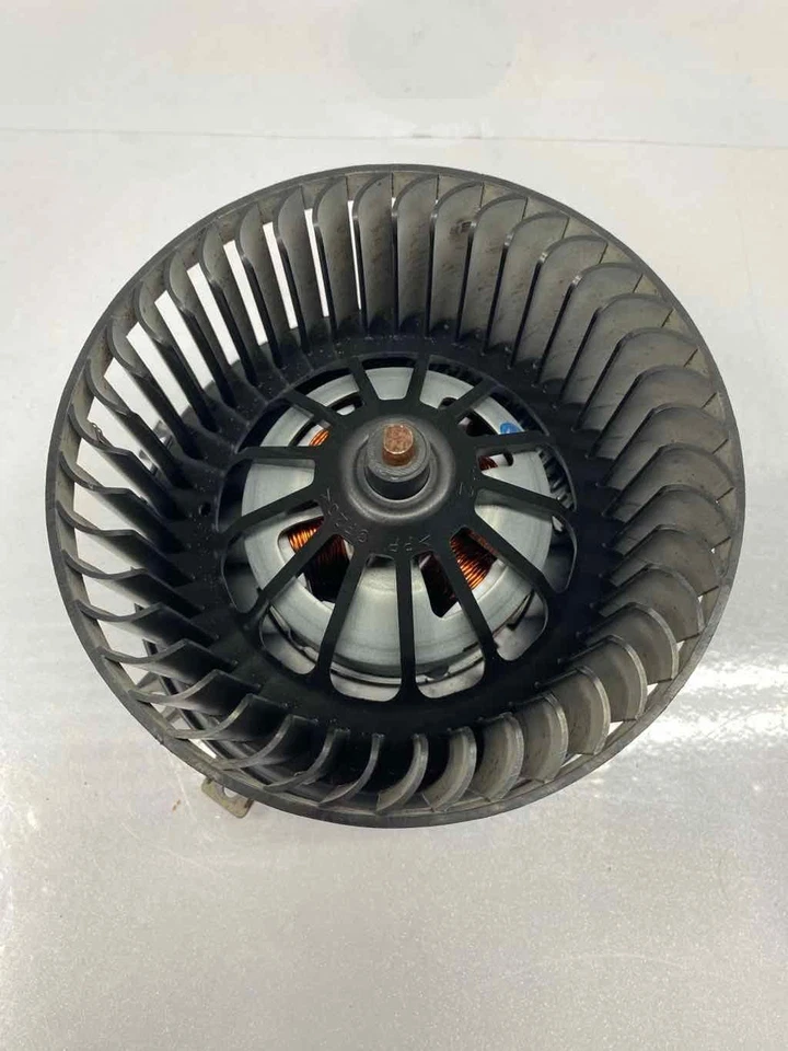 GMC Yukon Soplador Motor 17 18 19 20 Ventilador Delantero Ventilador Motor Conjunto OEM 23412312 Foto 2 de 4