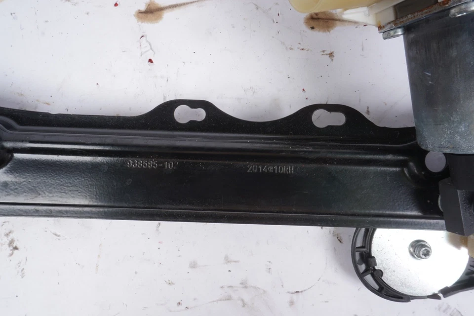 2014 - 2016 BMW 428i 435i COUPE FRONT RIGHT PASS WINDOW REGULATOR & MOTOR OEM - Image 4 of 4