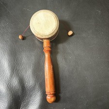 Drewniana małpa grzechotka bębnowa bęben instrument muzyczny