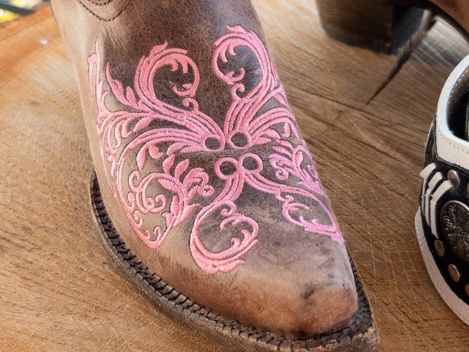 Corral Women’s Black Leather Cowboy Boots Sz 9 1/2 Pink Wing Cross - Image 3 of 4