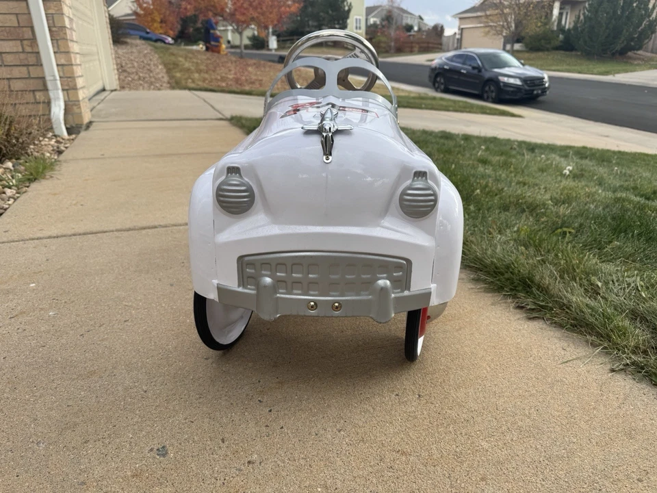 Raley's Hot August Nights 2000 Pedal Car Limited Edition 1:24 with Box - Image 2 of 4