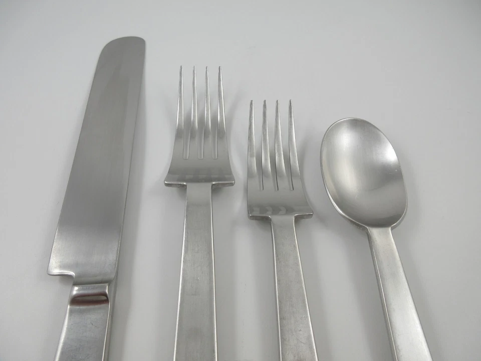 Cubiertos de acero inoxidable satinado Calvin Klein BURTON tu elección de piezas Foto 3 de 4