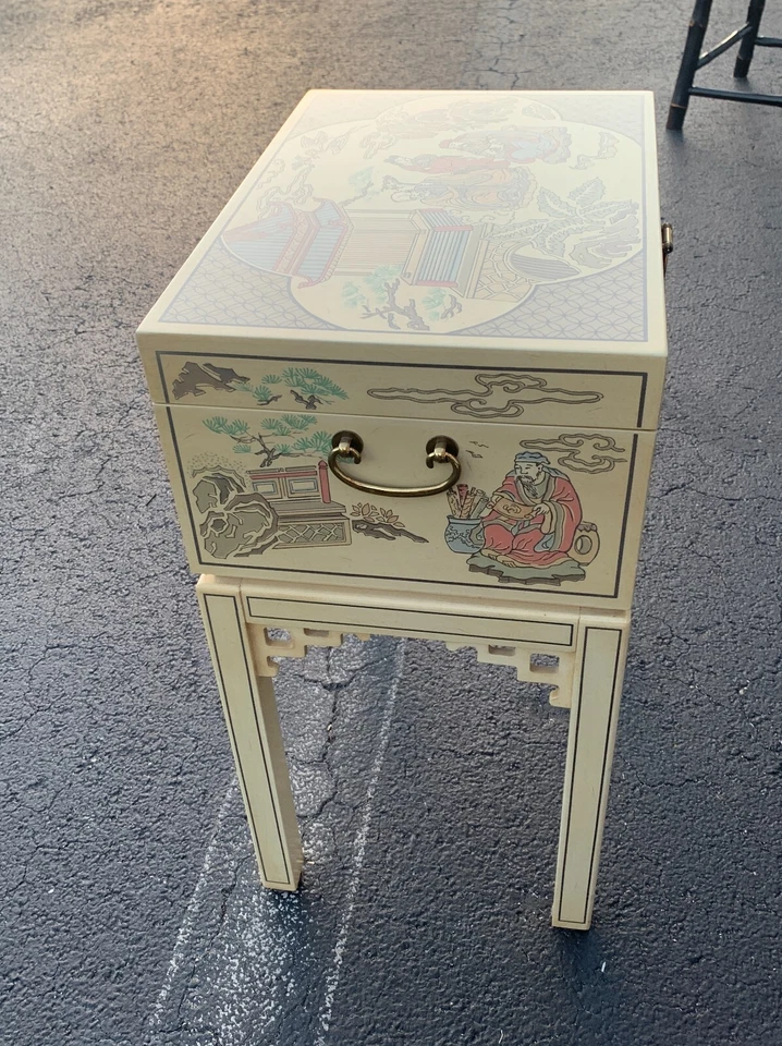 Chinoiserie Drexel Heritage Hollywood Regency pintada a mano en crema cofre lacado Foto 3 de 4