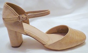 nude closed shoes