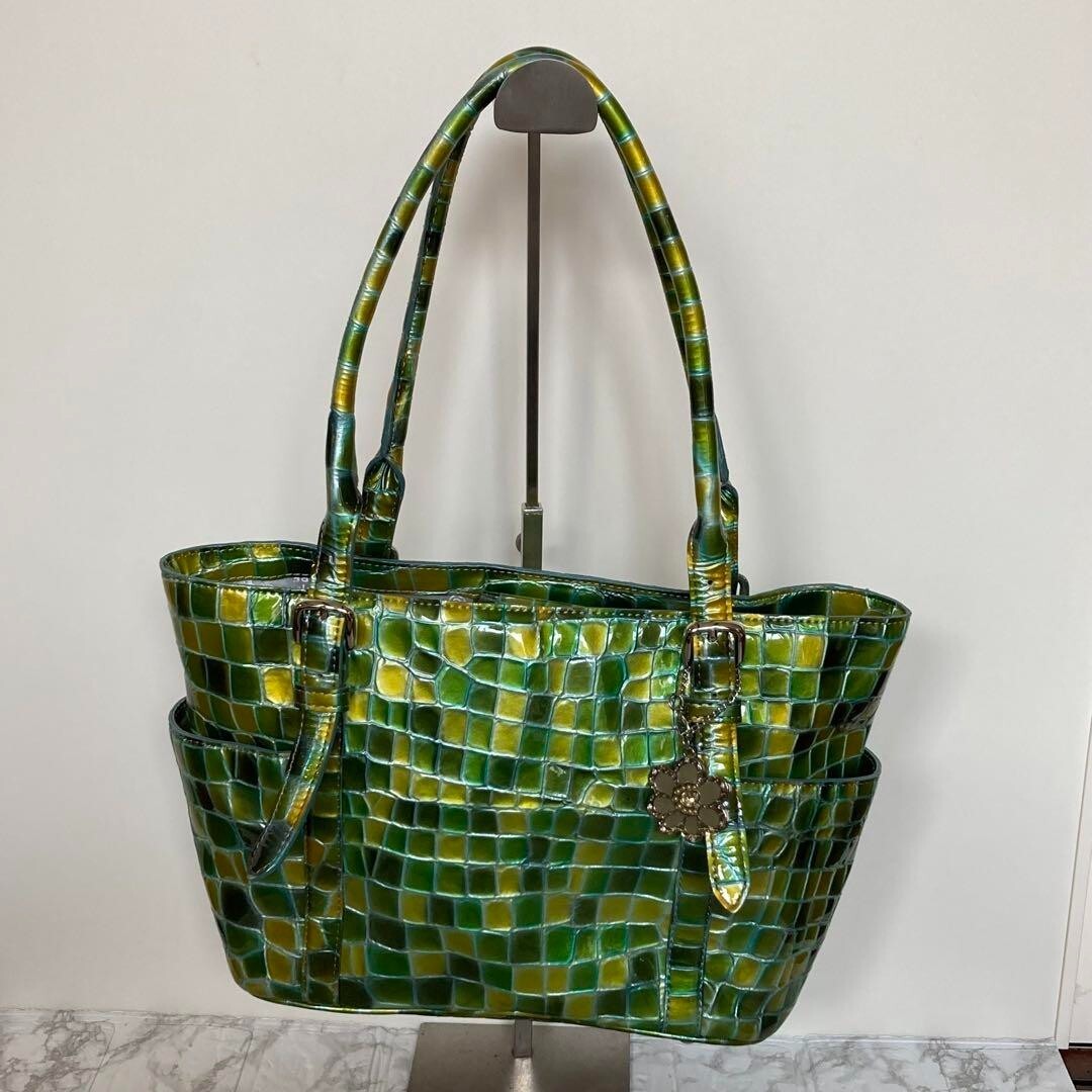 COCCO FIORE Tote Bag Green Embossed Leather Charm Included gently
