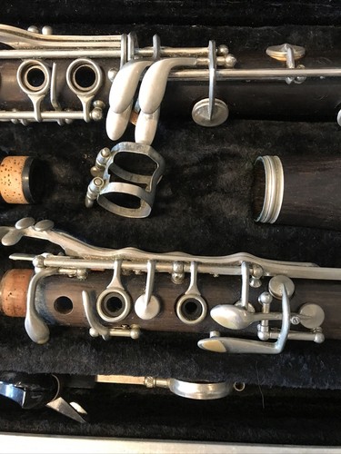 Signet 100 Bb Wood Clarinet W/ Case ( H ) - Picture 7 of 8