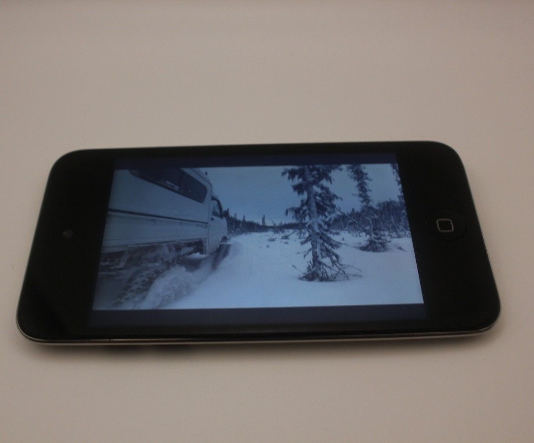 Jailbroken Apple iPod Touch 4th Generation - 8GB - Loaded With