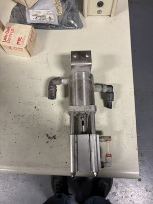 #ad Original Nordson 377912 Pressure Regulator LA381 0 7bar 0 100psi USED $249.88