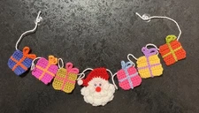 🎁🎅 NEW cute Hand Crochet father Christmas Santa Presents Bunting Window Gift