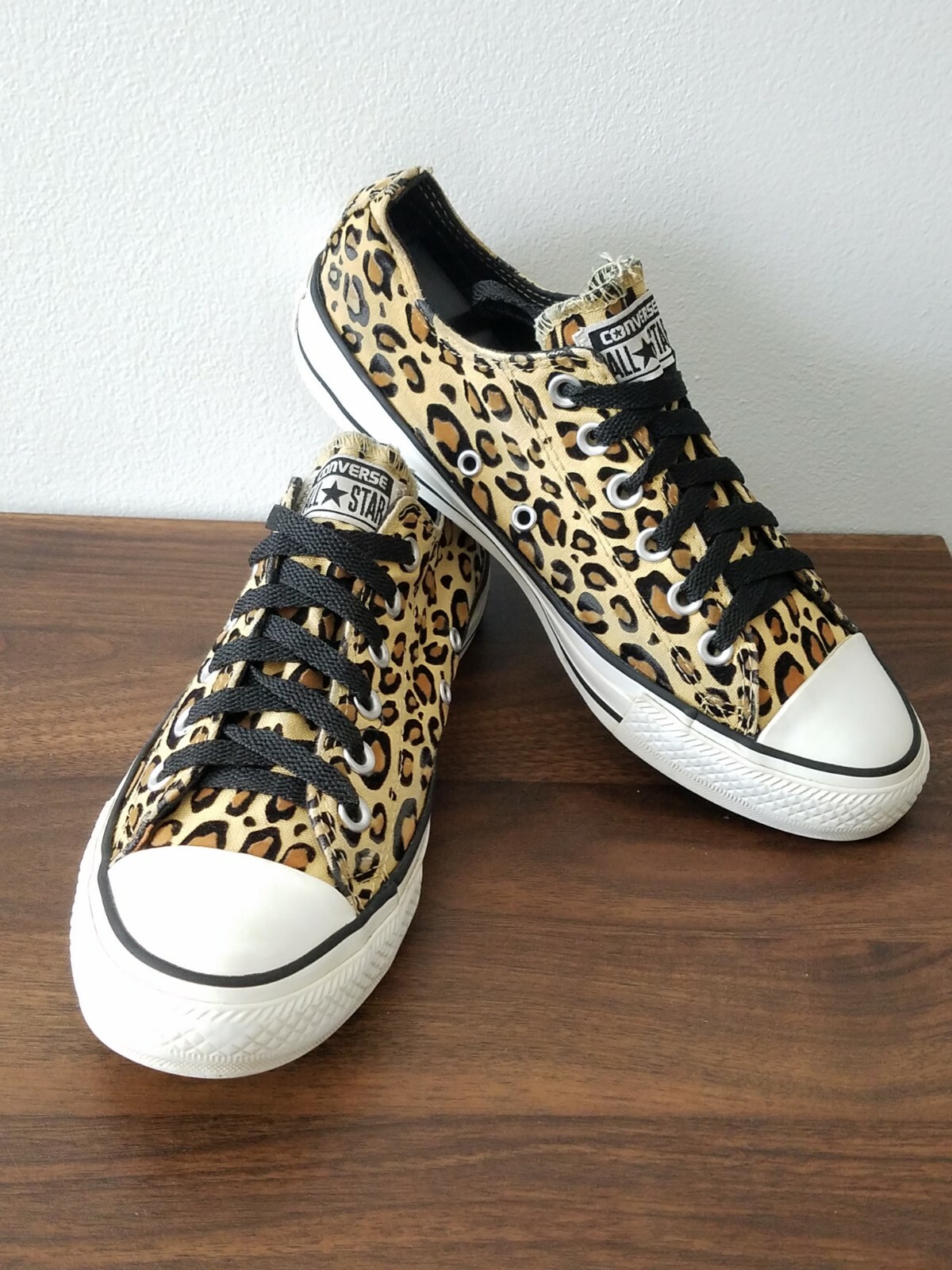 leopard print low top converse
