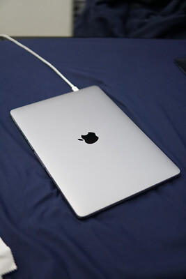 MacBook Pro 13 Space Gray 2020 3.2 GHz M1 8-Core GPU 16GB 1TB Excellent