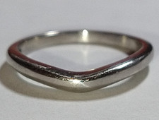 Solid platinum bvlgari curved band ring 3.18 grams sz 4 pt950