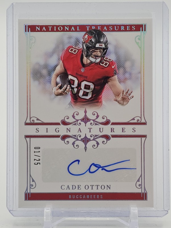 CADE OTTON 2025 NATIONAL TREASURES SIGNATURES HOLO SILVER 01/25 BUCCANEERS Q6608