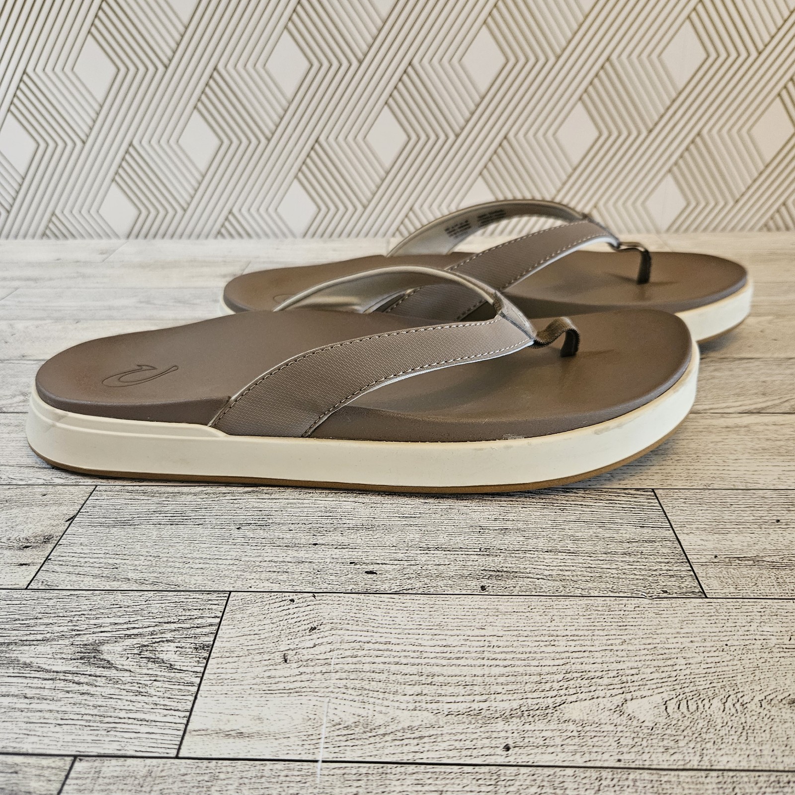 Olukai Womens Size 9 Nu'a Pi'o Taupe Platform Flip Flops Sandals-image