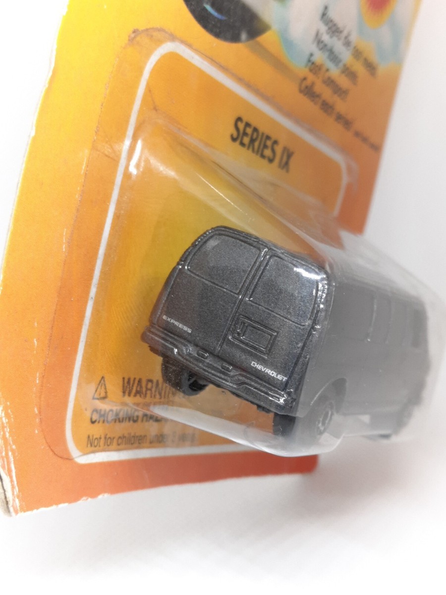 1996 Chevy Express シェビーバン　ミニカー 1996-2002 Chevy 3500 Express Van Collectible 1/64 Scale