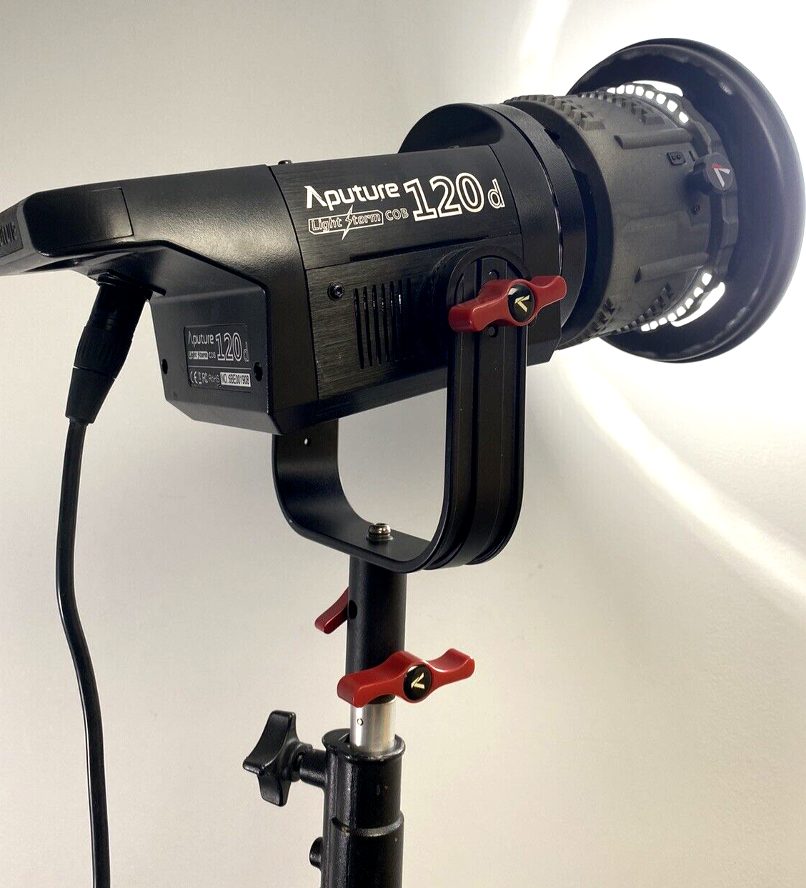 APUTURE LIGHTSTORM LED 120D LIGHT KIT W/ STAND, POWER CORDS + BAG eBay