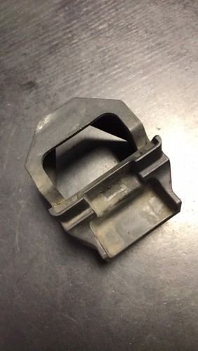 BMW 1 3ER E81 E87 E90 E91 Kühler untere Halterung Träger Halterung 7807184