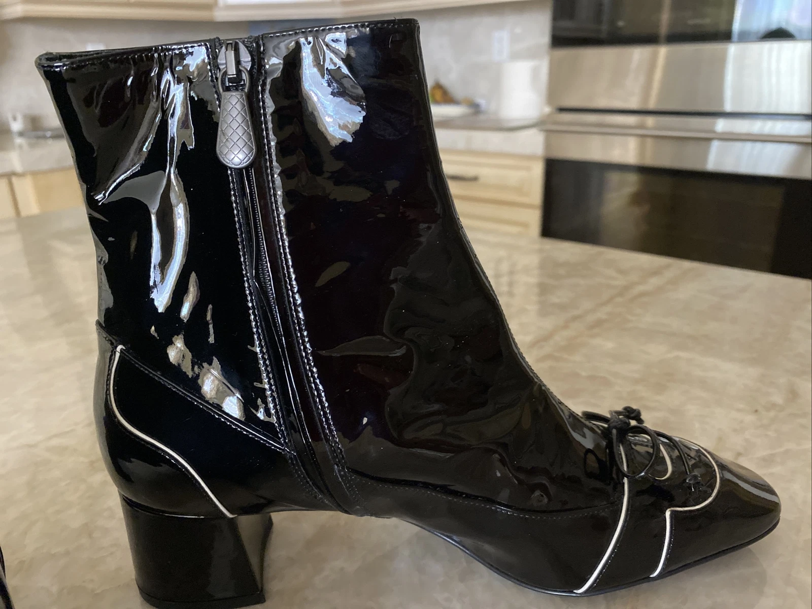 Stivali Bottega Veneta 39 stivaletti neri in vernice White Piping NUOVI