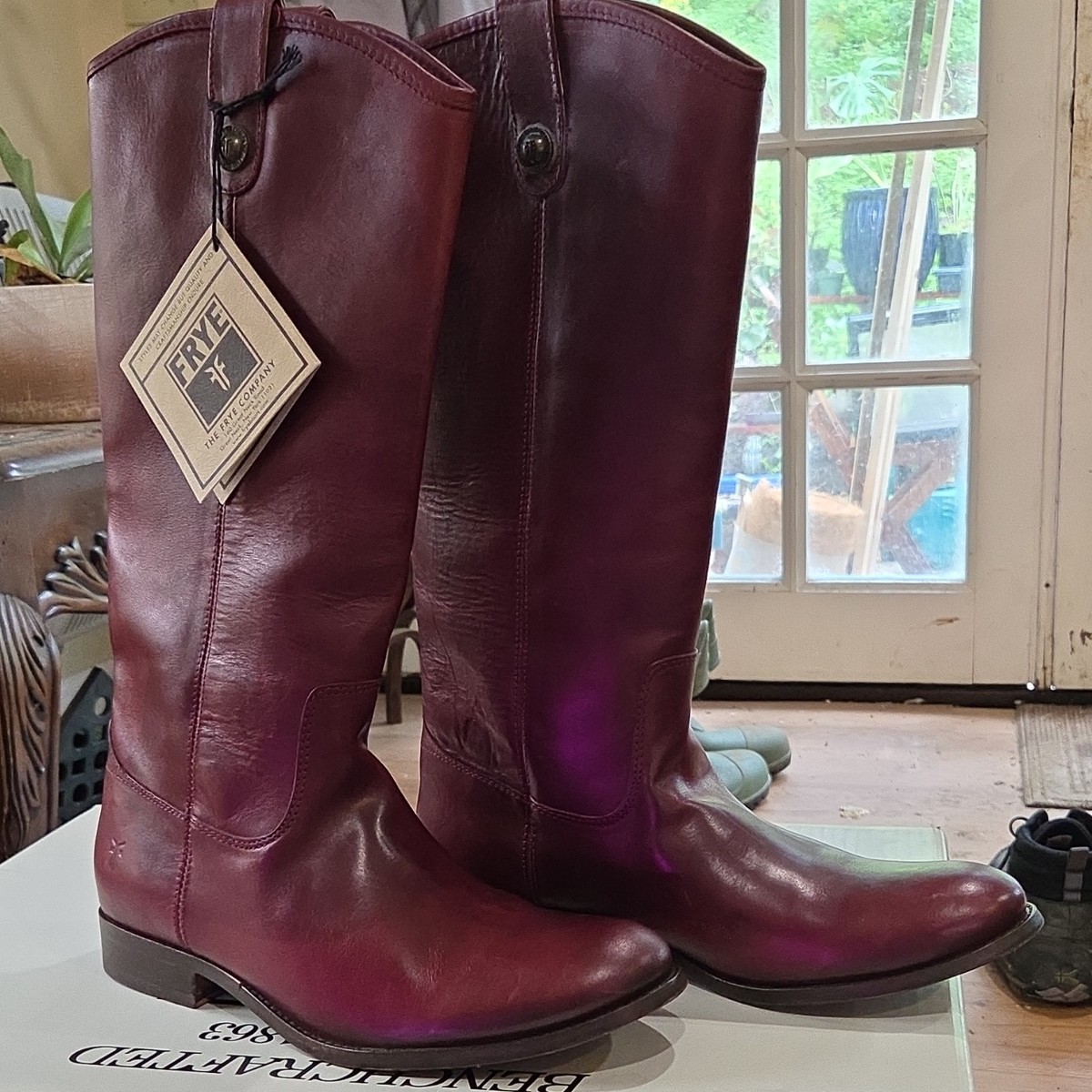 Frye Women display picture 1
