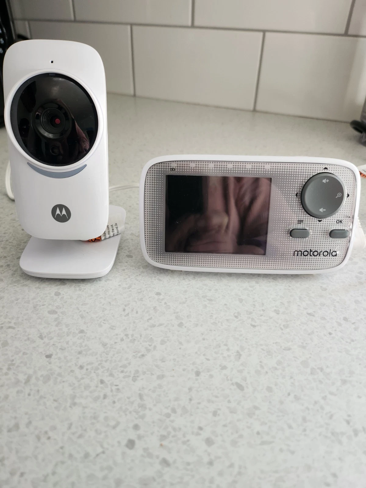 Motorola VM482anxl BABY VIDEO MONITOR Colour Display Audio + Camera + 2 Plugs