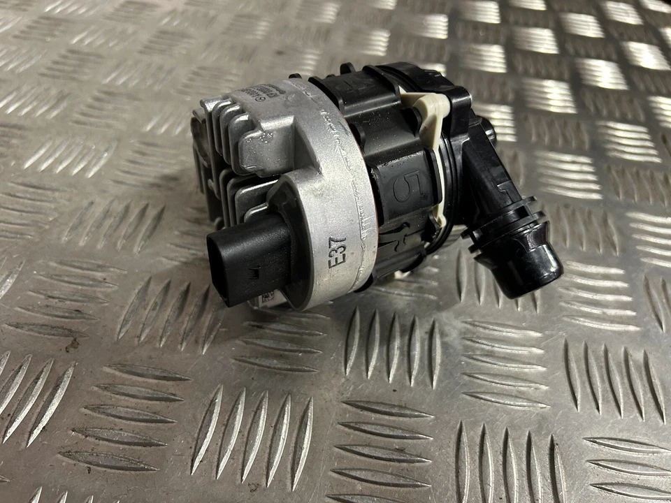 Mercedes-Benz Sprinter W907 W910 Temperature Coolant Pump A0005003800 Genuine - Image 4 of 4