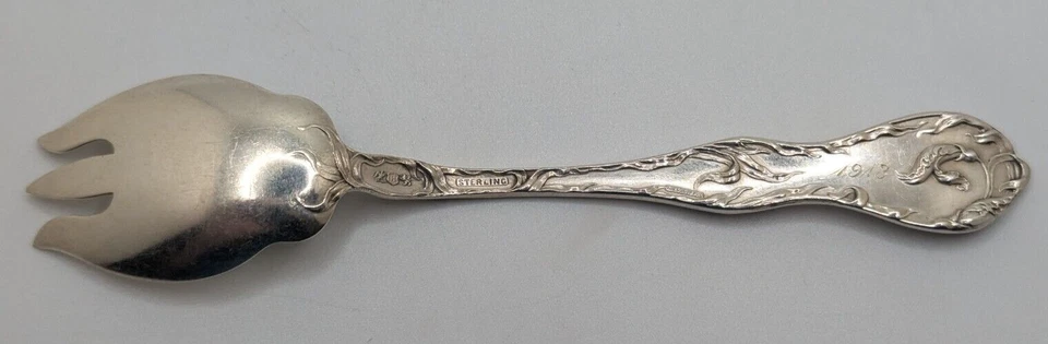 Tenedor(s) de helado de plata esterlina Reed & Barton Les Cinq Fleurs 5 1/4" Foto 4 de 4