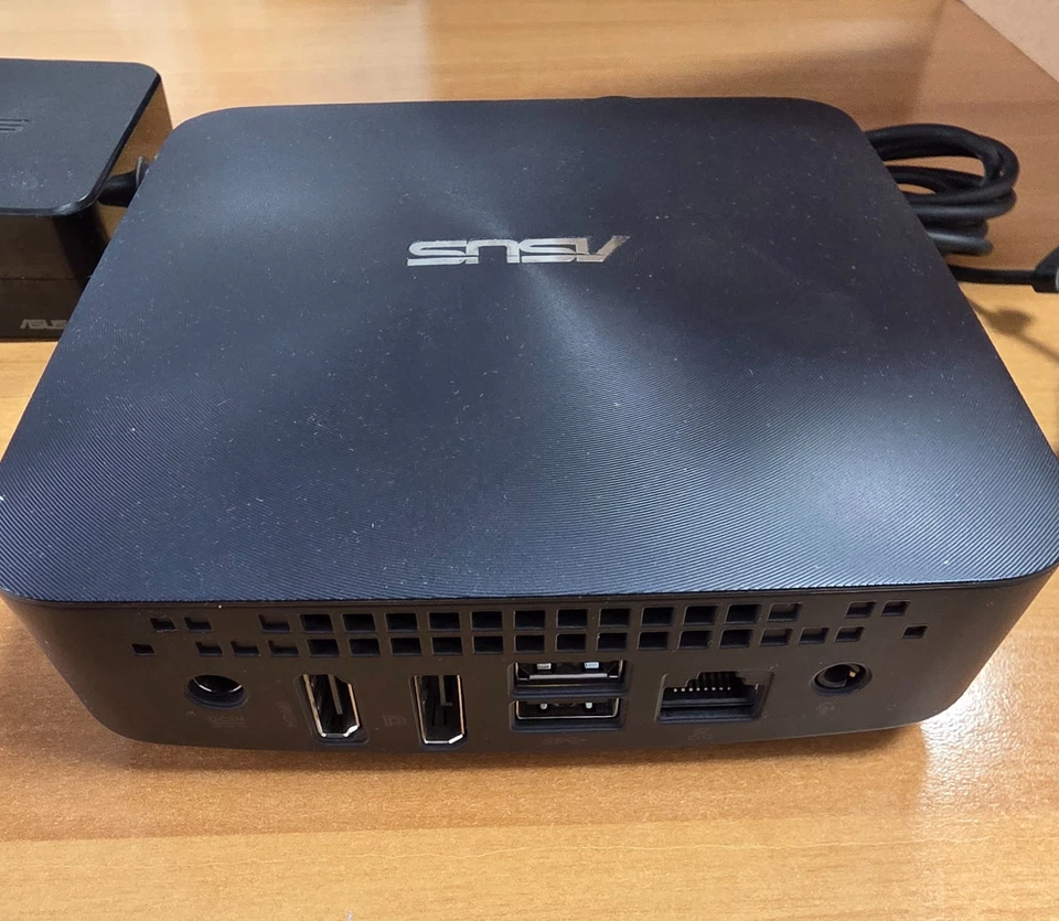 ASUS UN62 VIVO MINI PC, CPU i3-4030U, 4GB DDR3, SSD 32GB, FORMATTATO NO O.S. - Immagine 2 di 2