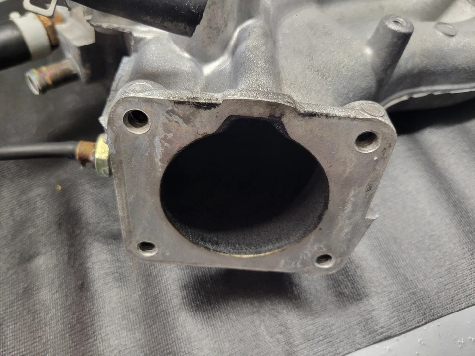 2001 Nissan Xterra 6 Cylinder Upper Intake Manifold Complete - Image 4 of 4