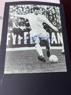 JOHNNY GILES LEEDS UTD HAND SIGNED PAPER FOOTBALL AUTOGRAPH