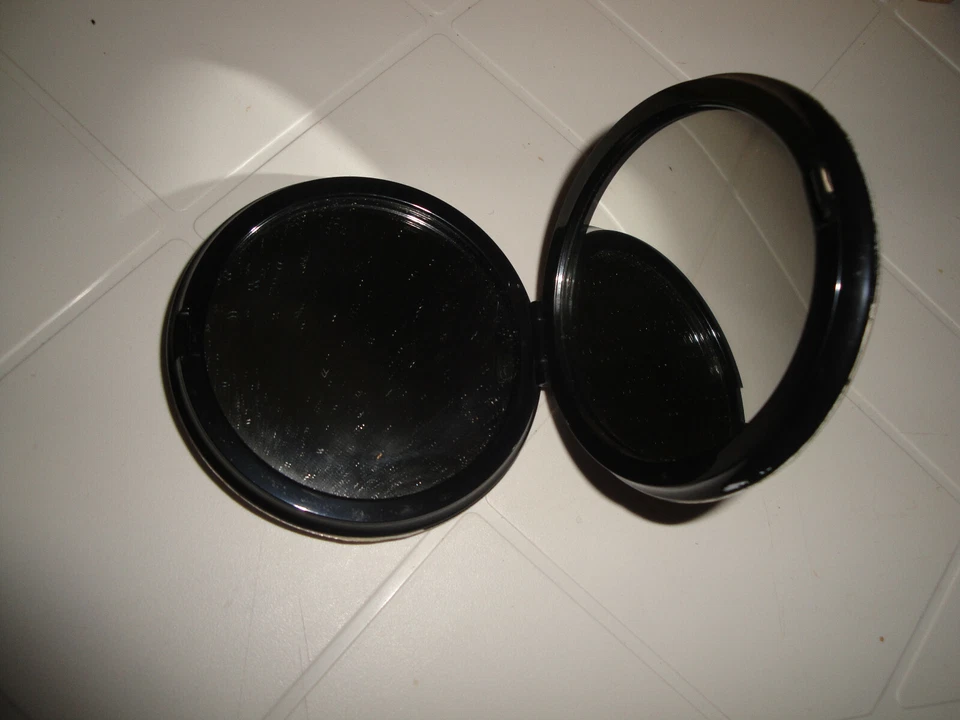 specchio in argento da borsetta vintage in stile antico, trucco, make up - Immagine 3 di 4