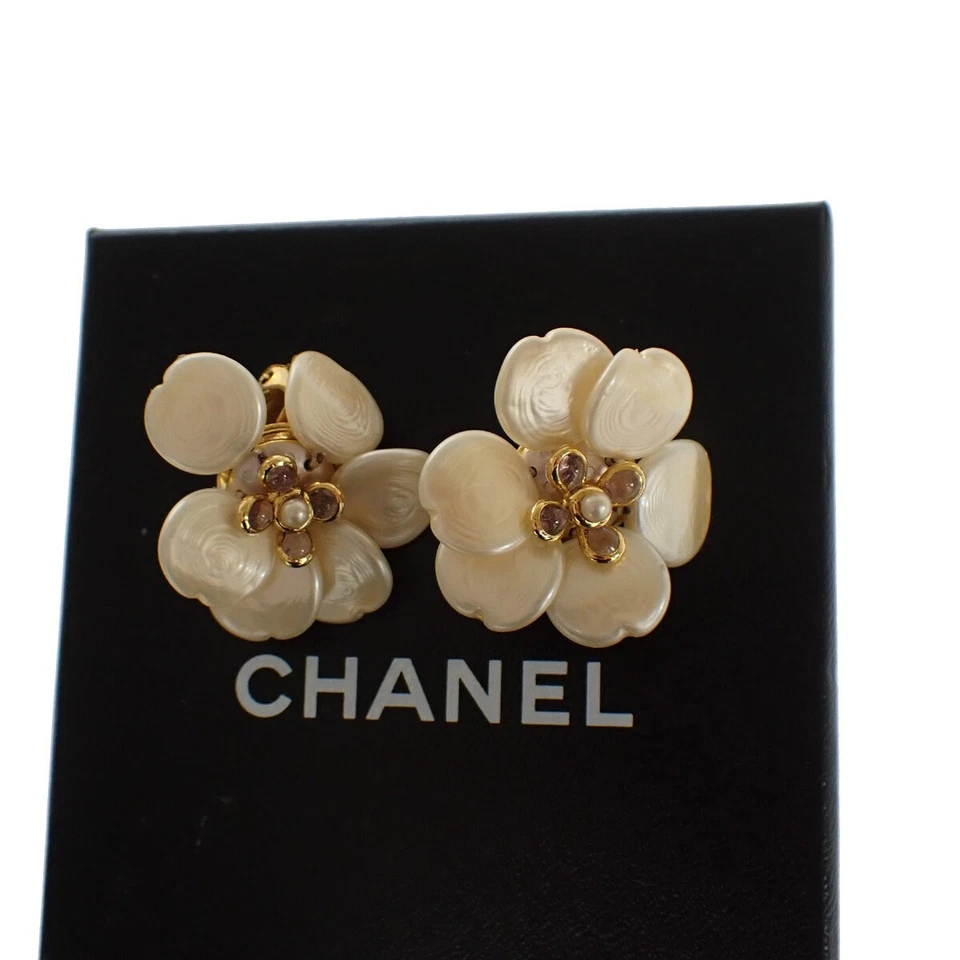 CHANEL Flower Motif Earrings Imitation Pearl Clip-On 99P GHW Vintage 85RJ403